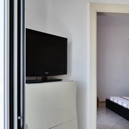 Red Fisherman's House - Ostuni Sea Front Apartment